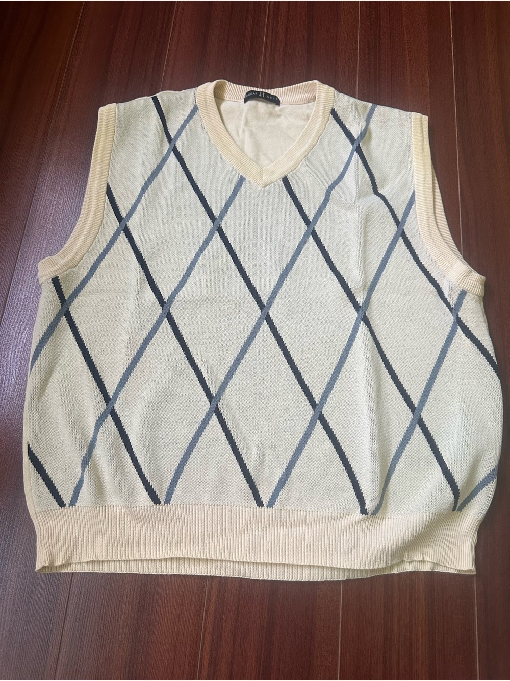 Haggar Cream V-Neck Argyle Sweater Vest with Navy and Gray Diamonds